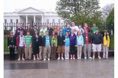 Picture of Jr/Sr students standing in front of the White House